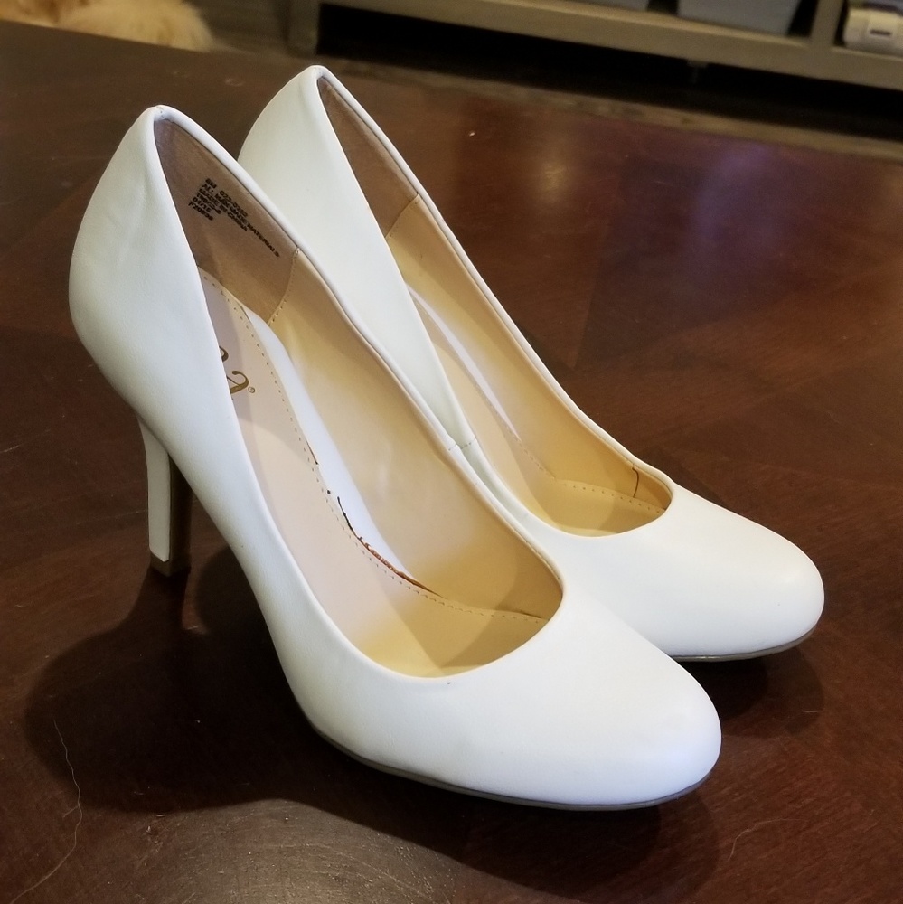 White Round Toe Heels - Size 8